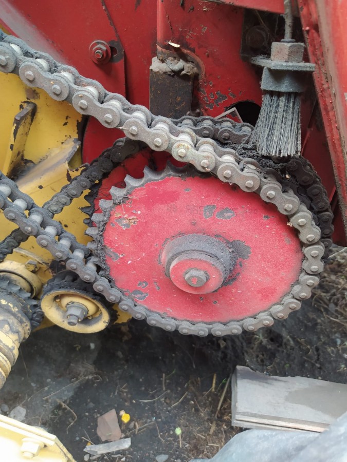 Пресс-подборщик New Holland 650 б/у