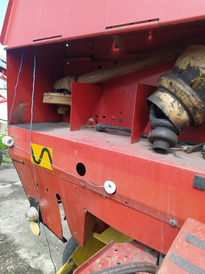 Пресс-подборщик New Holland 650 б/у