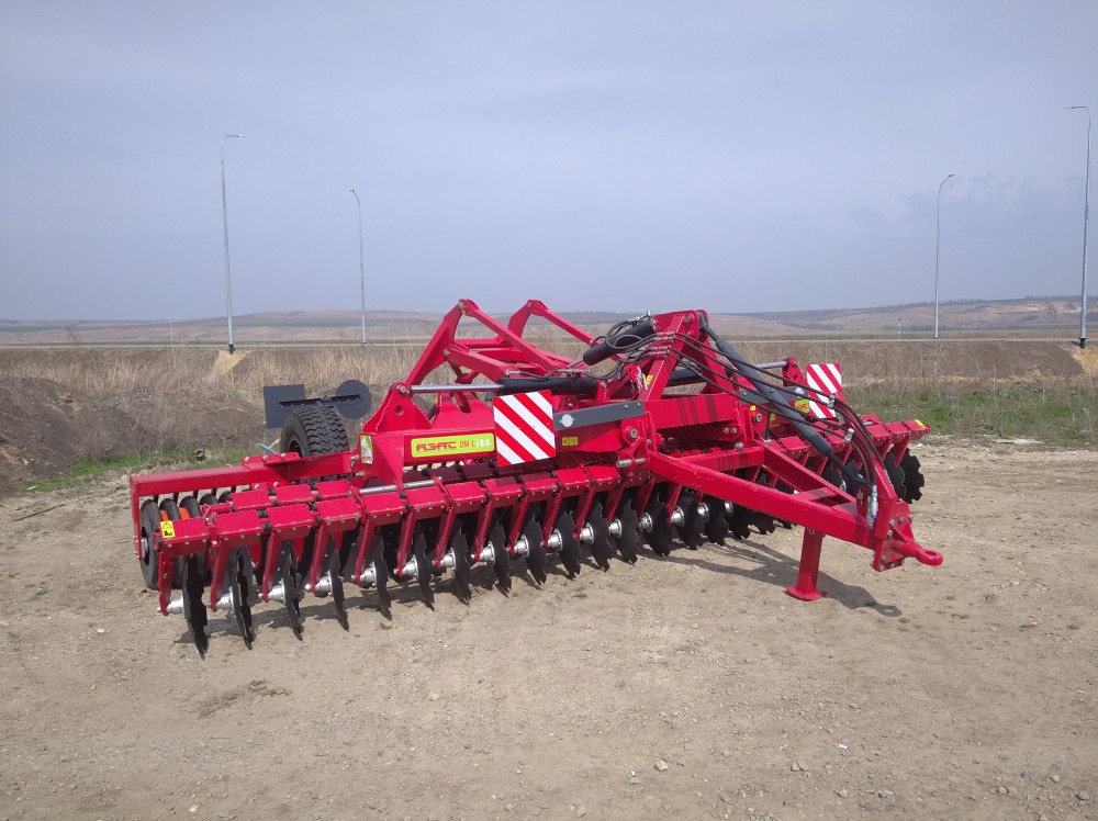 Дисковая почвообрабатывающая прицепная машина АЗАС ДМ-6 с обрезиненным катком