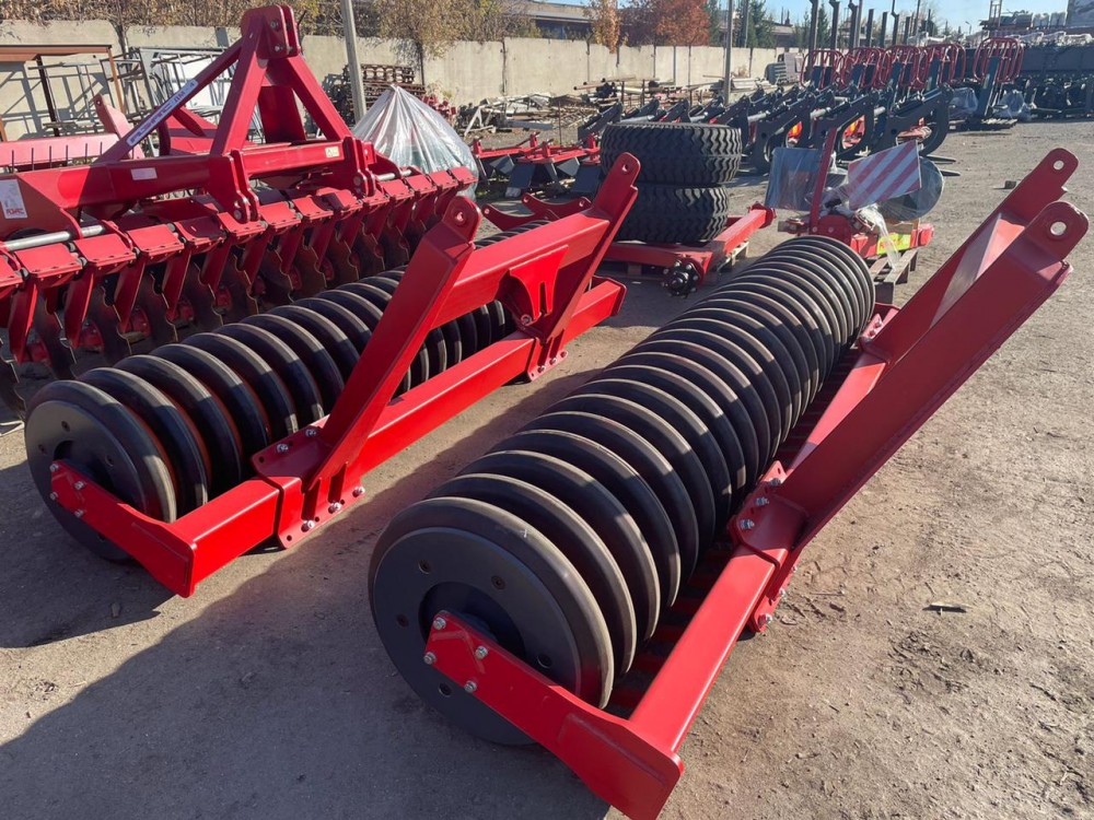 Дисковая почвообрабатывающая прицепная машина АЗАС ДМ-6 с обрезиненным катком