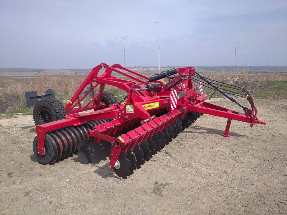 Дисковая почвообрабатывающая прицепная машина АЗАС ДМ-6 с обрезиненным катком