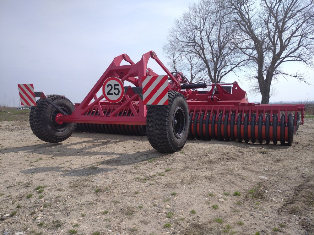 Дисковая почвообрабатывающая прицепная машина АЗАС ДМ-6 с обрезиненным катком