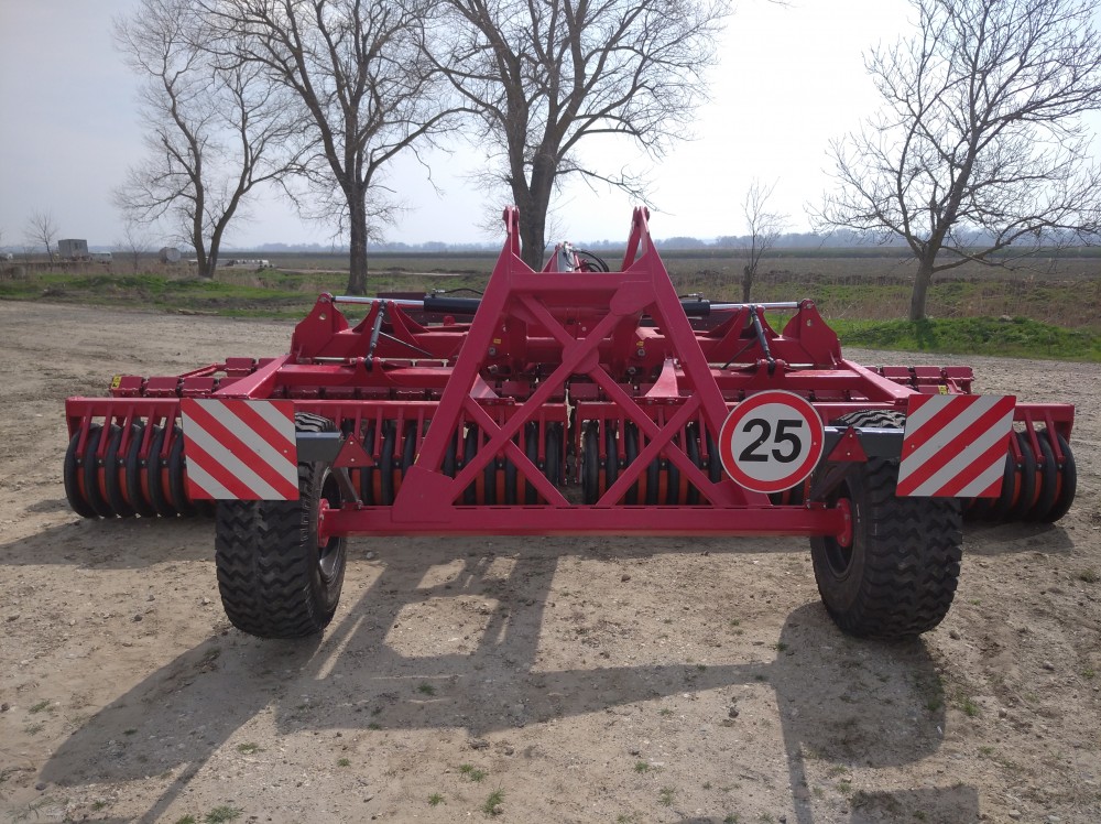 Дисковая почвообрабатывающая прицепная машина АЗАС ДМ-6 с обрезиненным катком