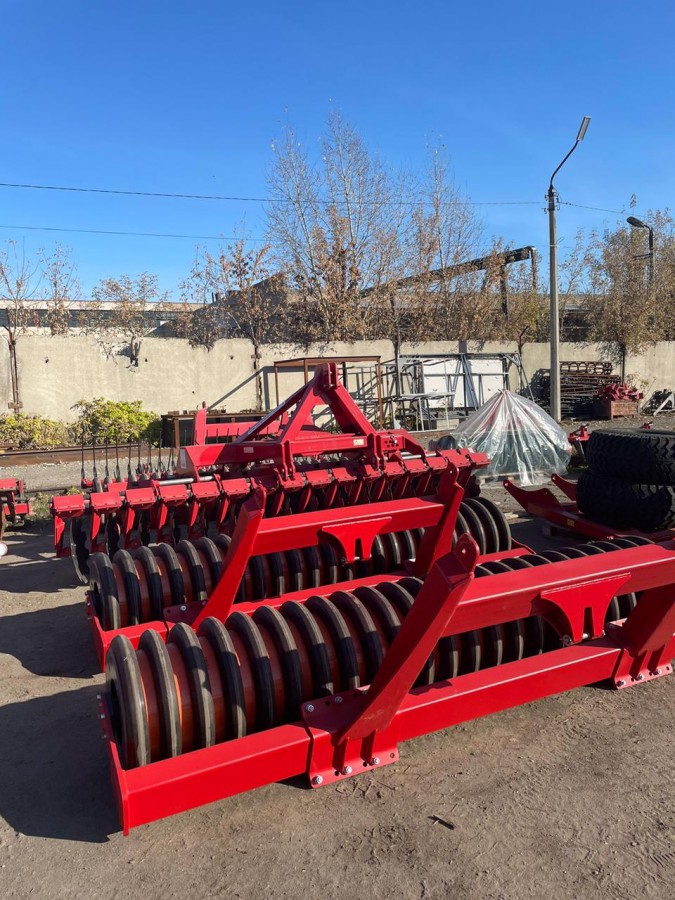 Дисковая почвообрабатывающая прицепная машина АЗАС ДМ-6 с обрезиненным катком