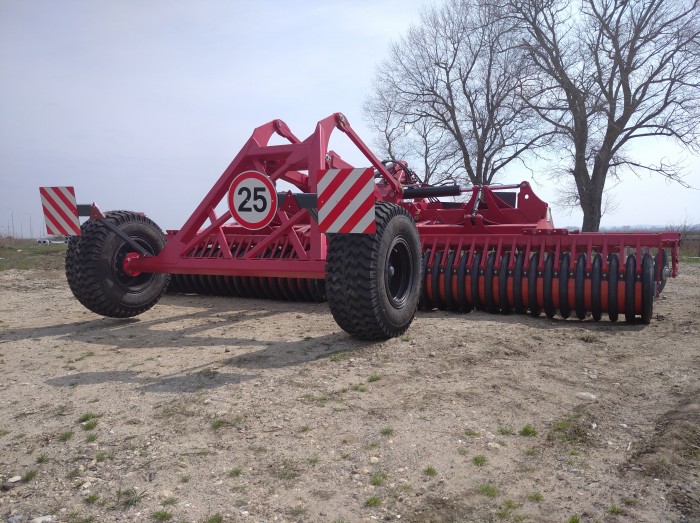 Дисковая почвообрабатывающая прицепная машина АЗАС ДМ-6 с обрезиненным катком
