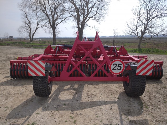 Дисковая почвообрабатывающая прицепная машина АЗАС ДМ-6 с обрезиненным катком