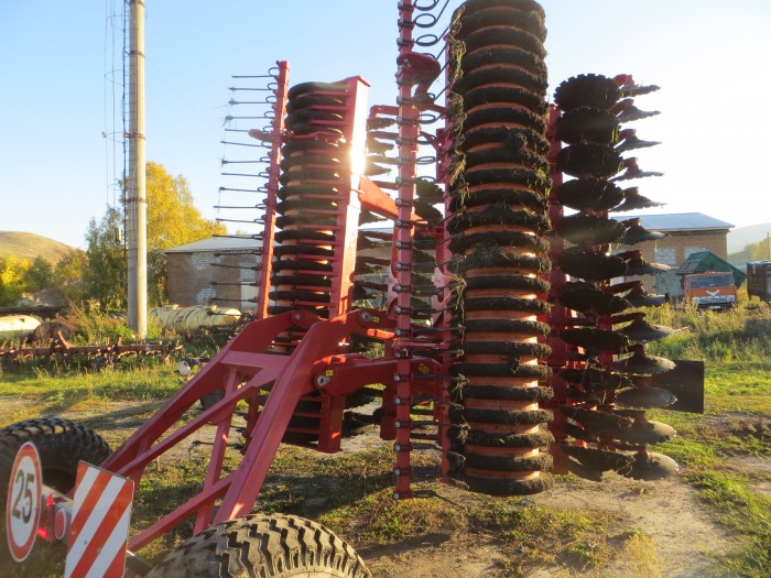 Дисковая почвообрабатывающая прицепная машина АЗАС ДМ-6 с обрезиненным катком