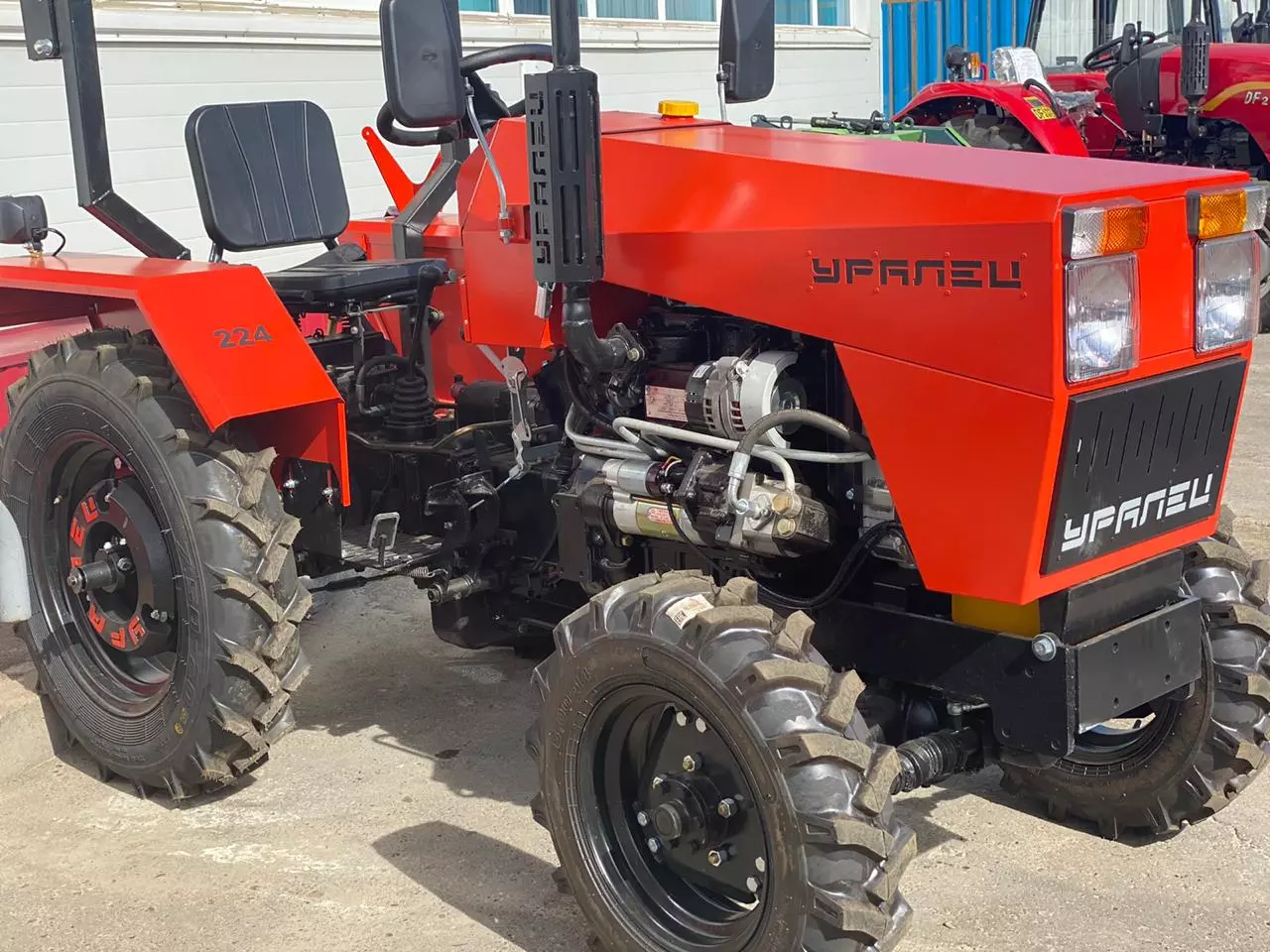 Минитрактор Уралец-224 (4Х4)
