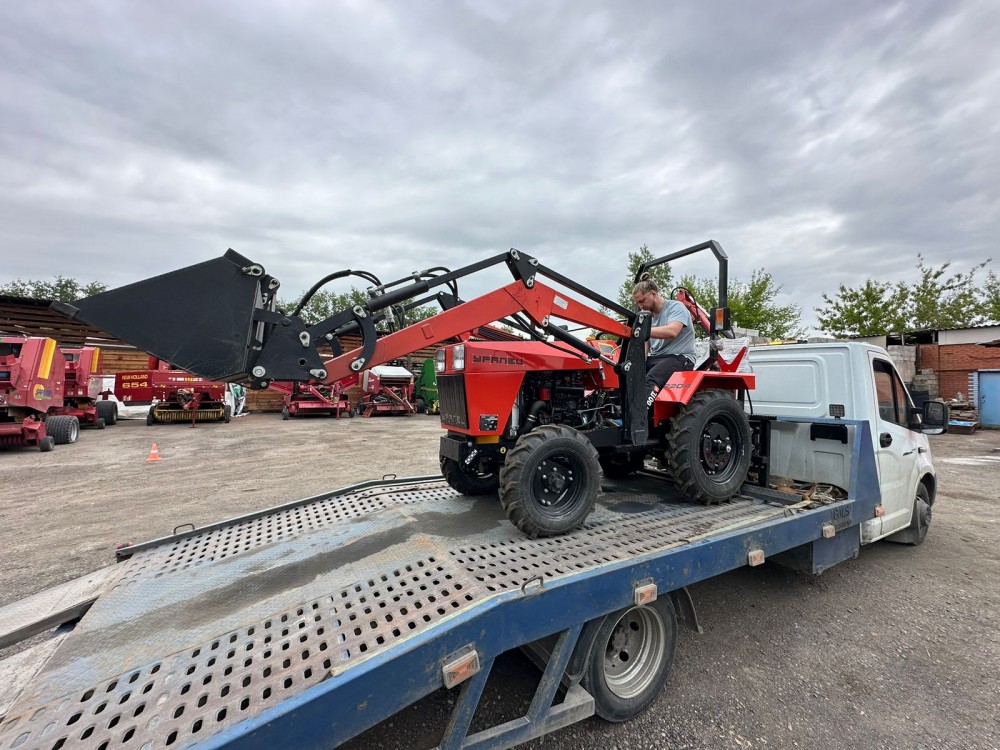 Минитрактор Уралец-2204 (4Х4)