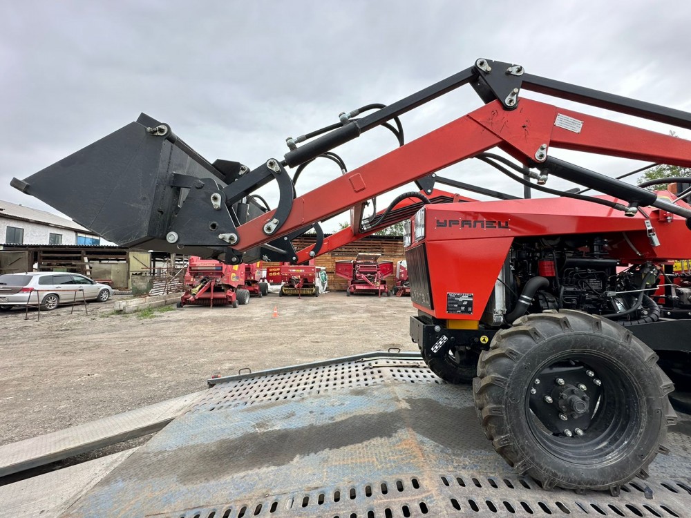 Минитрактор Уралец-2204 (4Х4)