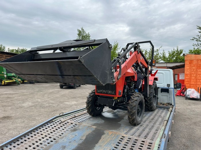 Минитрактор Уралец-2204 (4Х4)