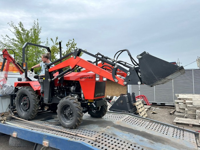 Минитрактор Уралец-2204 (4Х4)