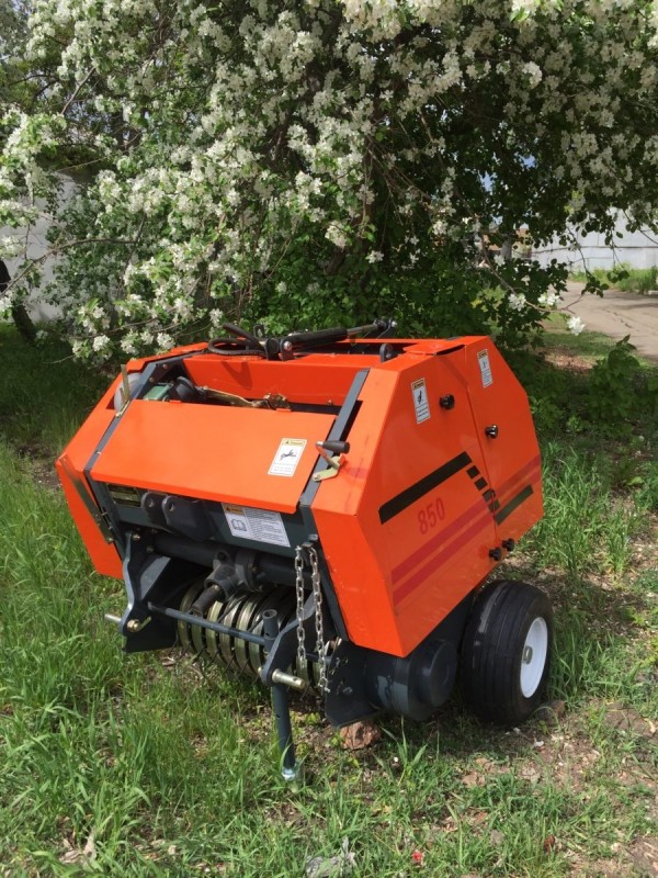 Мини пресс-подборщик Уралец-0850