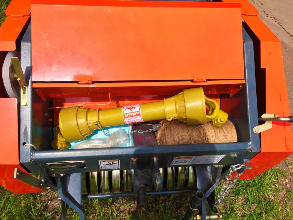 Мини пресс-подборщик Уралец-0850