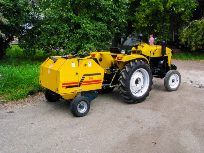 Мини пресс-подборщик Уралец-0850