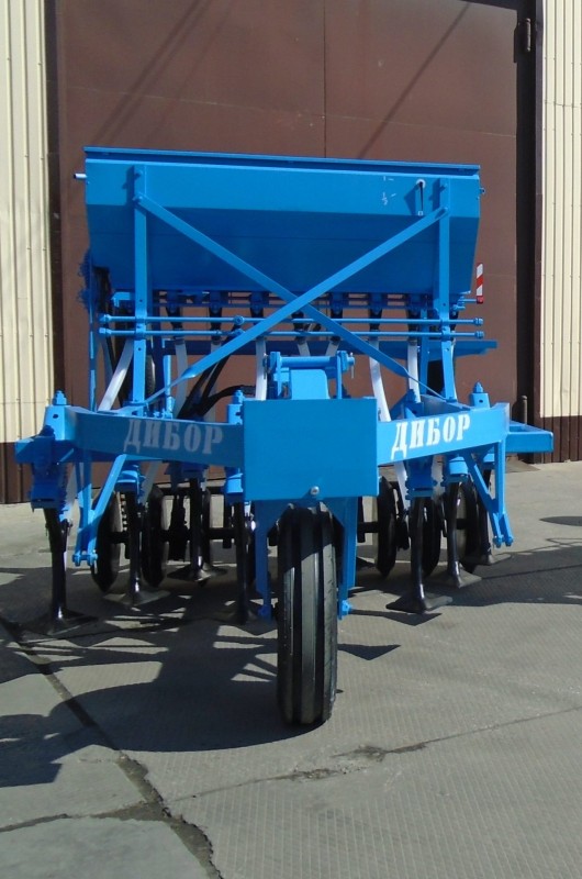 Сеялка-культиватор зернотуковая ДиборЭкспорт СКП-2.1В.У для полосного посева