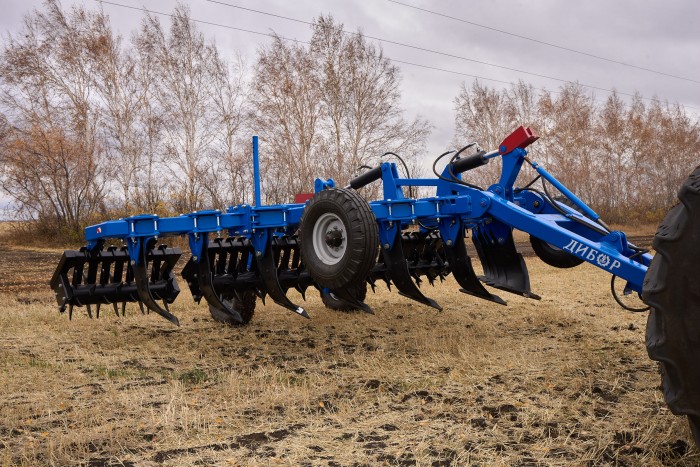 Плуг глубокорыхлитель чизельный ДиборЭкспорт ПЧП-6 стойки Беллота