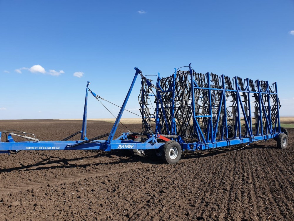 Сцепка бороновальная гидрофицированная ДиборЭкспорт СБГ-18-2 с боронами БЗТ