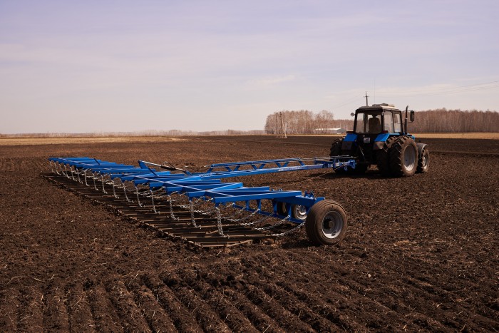 Сцепка бороновальная широкозахватная гидрофицированная ДиборЭкспорт СШГ-16 с боронами БЗТ
