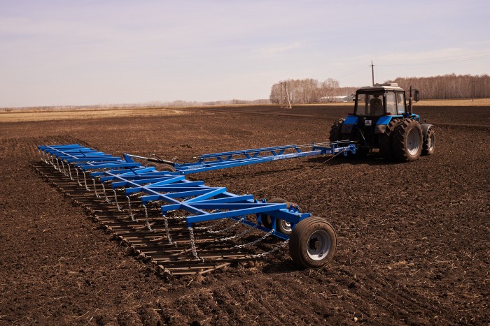 Сцепка бороновальная широкозахватная гидрофицированная ДиборЭкспорт СШГ-16 с боронами БЗТ