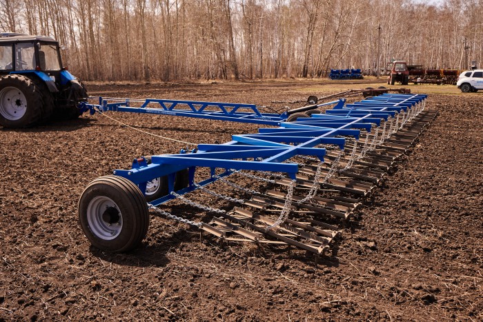 Сцепка бороновальная широкозахватная гидрофицированная ДиборЭкспорт СШГ-16 с боронами БЗТ