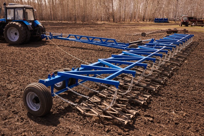 Сцепка бороновальная широкозахватная гидрофицированная ДиборЭкспорт СШГ-16 с боронами БЗТ