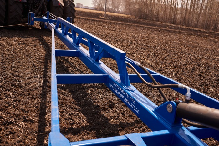 Сцепка бороновальная широкозахватная гидрофицированная ДиборЭкспорт СШГ-16 с боронами БЗТ