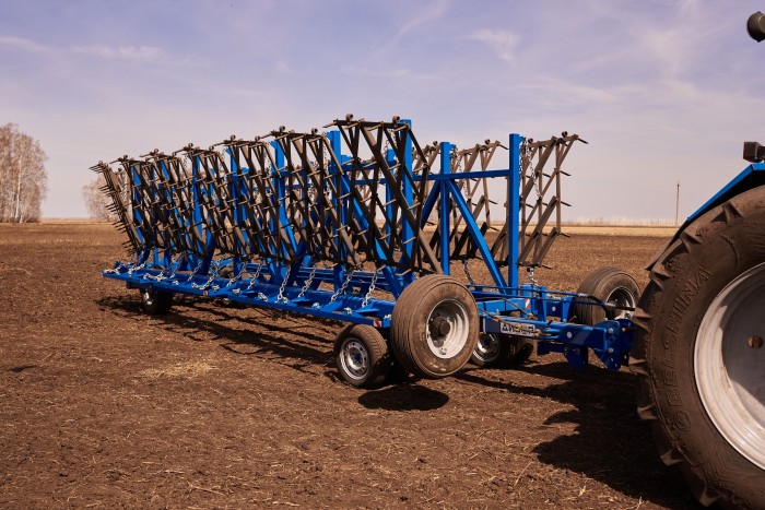 Сцепка бороновальная широкозахватная гидрофицированная ДиборЭкспорт СШГ-16 с боронами БЗТ