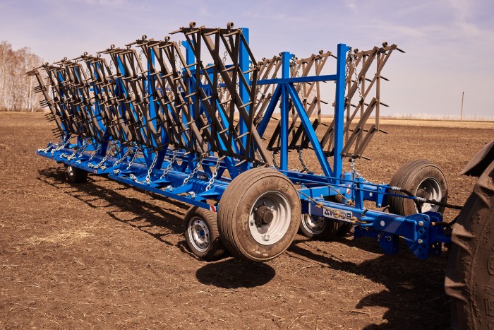 Сцепка бороновальная широкозахватная гидрофицированная ДиборЭкспорт СШГ-16 с боронами БЗТ