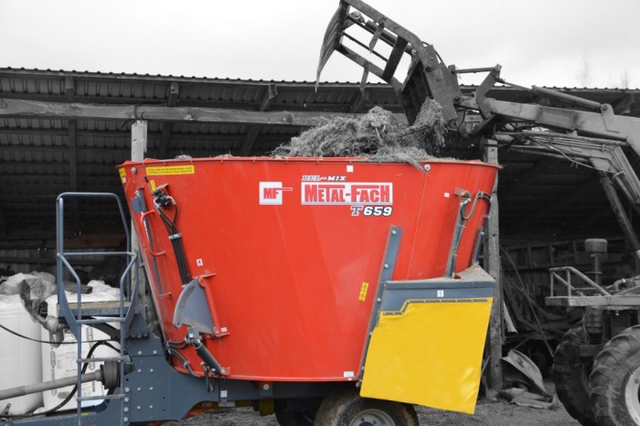 Миксер-кормораздатчик однороторный Metal-Fach Т-659 11 м3