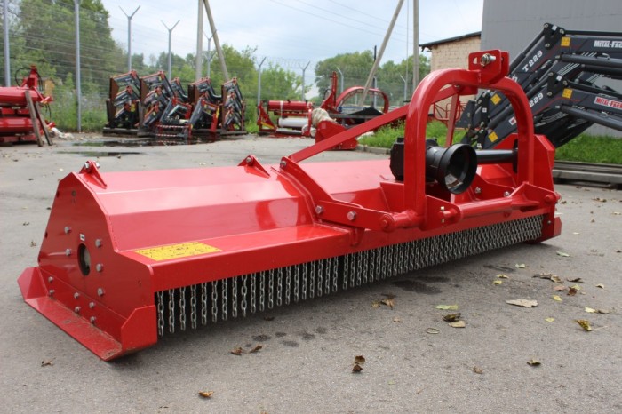 Косилка мульчерная Metal-Fach Z-022 2.8 м с опорными колесами и Y-ножами