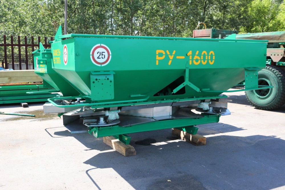 Рассеиватель минеральных удобрений БобруйскАгроМаш РУ-1600