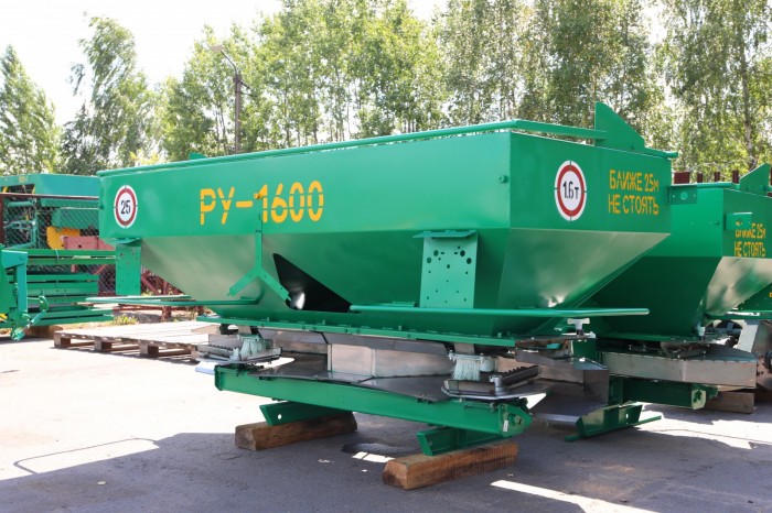 Рассеиватель минеральных удобрений БобруйскАгроМаш РУ-1600