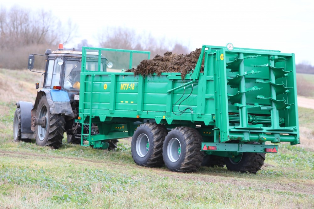 Машина для внесения твердых органических удобрений БобруйскАгроМаш МТУ-18