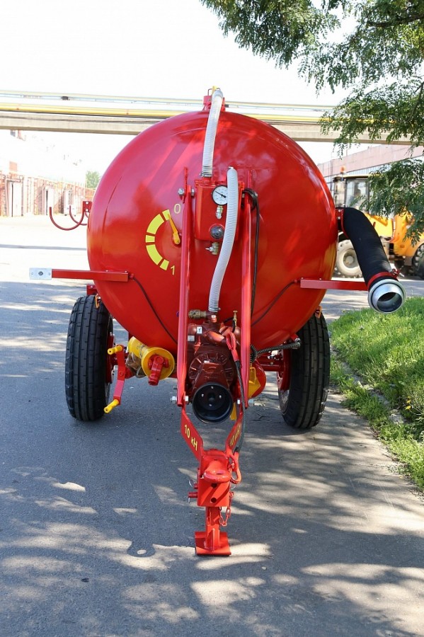 Машина для внесения жидких органических удобрений БобруйскАгроМаш МЖТ-3