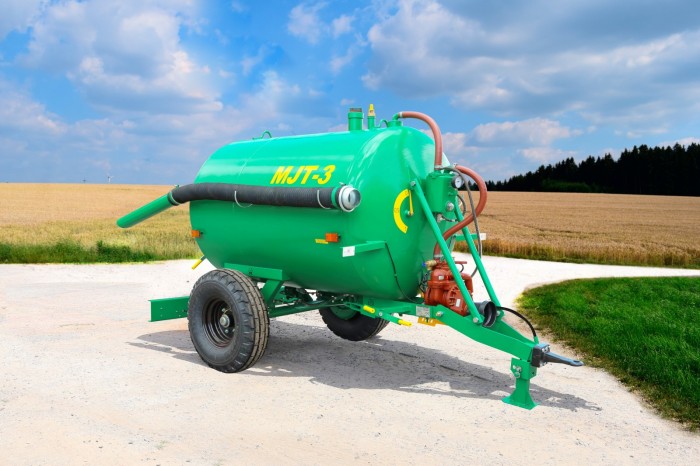 Машина для внесения жидких органических удобрений БобруйскАгроМаш МЖТ-3