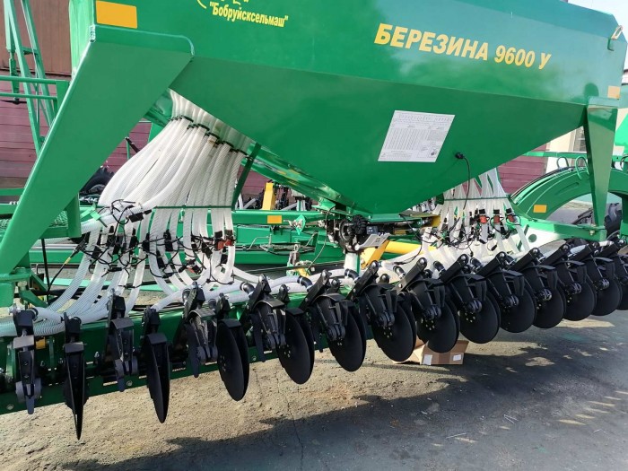 Сеялка пневматическая универсальная БобруйскАгроМаш "БЕРЕЗИНА" 9600 У