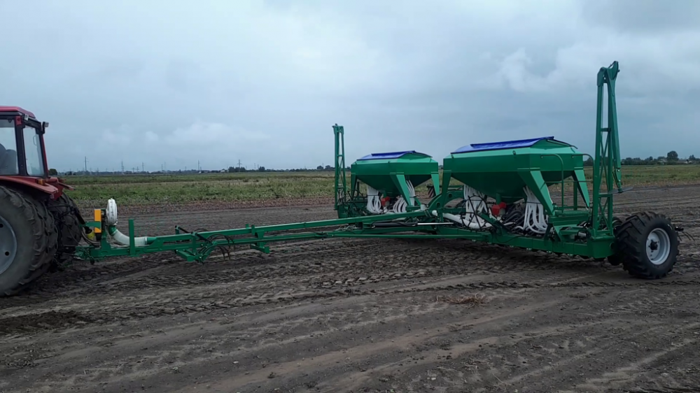 Сеялка пневматическая универсальная БобруйскАгроМаш "БЕРЕЗИНА" 9600