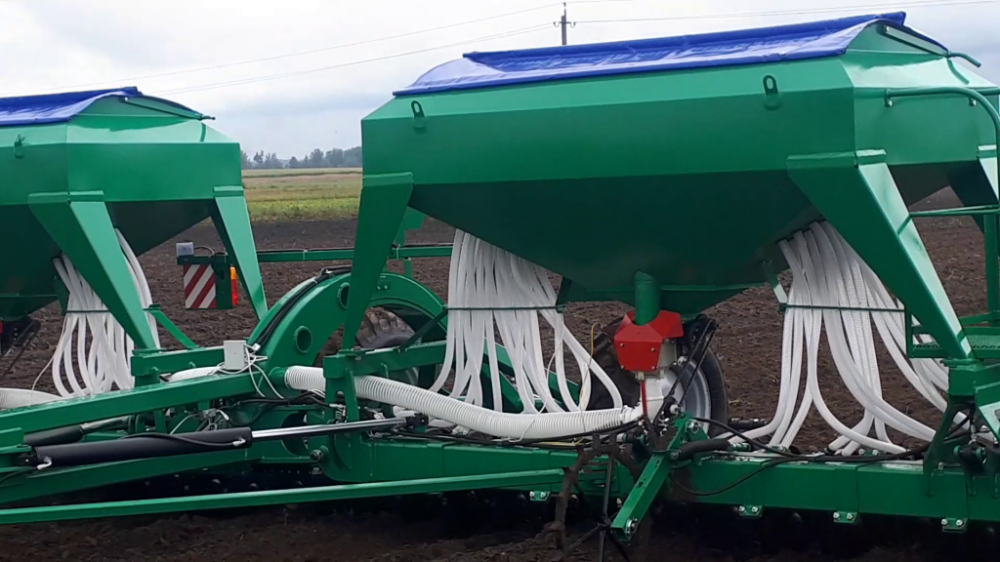 Сеялка пневматическая универсальная БобруйскАгроМаш "БЕРЕЗИНА" 9600