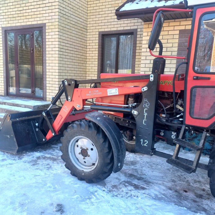 Погрузчик фронтальный универсальный СТС-1.2 (в комплекте с разгружающими балками)  (МТЗ 80/82/ЮМЗ)