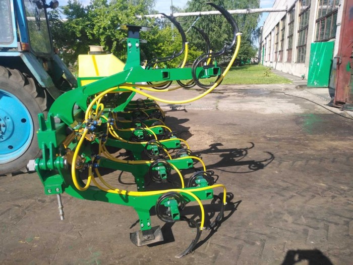 Культиватор растениепитатель БобруйскАгроМаш КРН-8.4