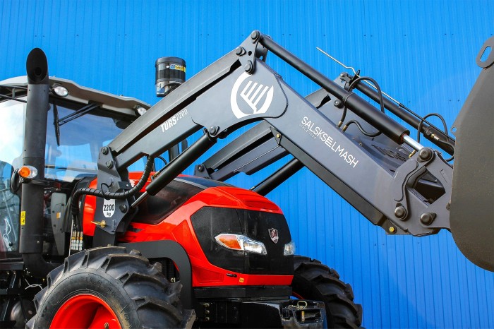 Погрузчик фронтальный Сальсксельмаш TURS-2200-0Д с джойстиком / плавающим положением / выворот ковша 100° для BELARUS 1221(.2.3)/1523