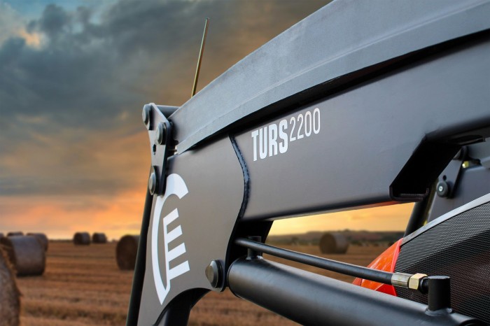 Погрузчик фронтальный Сальсксельмаш TURS-2200-0Д с джойстиком / плавающим положением / выворот ковша 100° для BELARUS 1221(.2.3)/1523