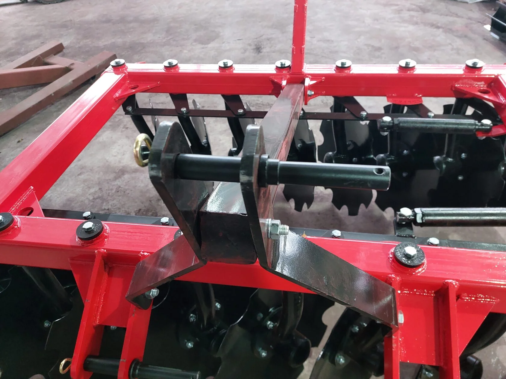 Борона навесная КалинаАгро БДЛ 1.6Х2Н с планчатым катком