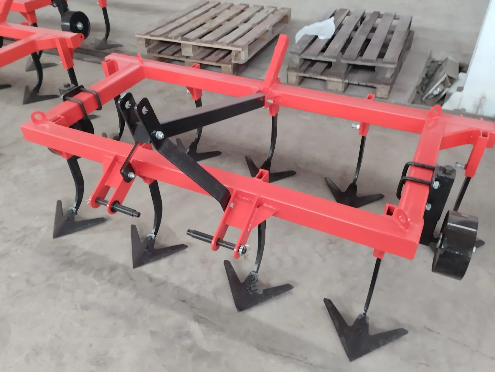 Культиватор стрельчатый навесной КалинаАгро КСН - 2.4 с планчатым катком из полосы