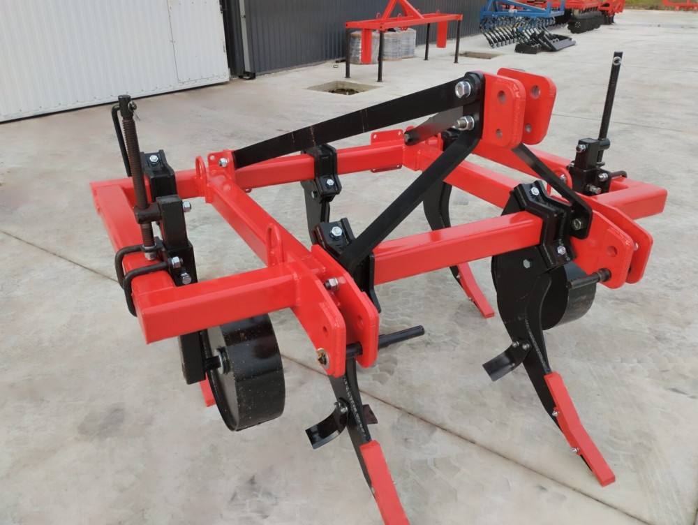 Плуг чизельный (глубoкoрыхлитeль) навесной КалинаАгро ГРН - 5 без катка, с опорными колесами