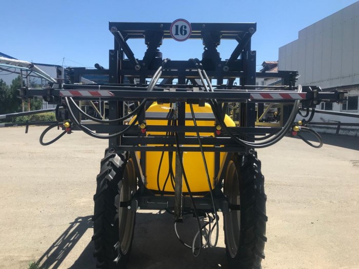 Опрыскиватель полуприцепной штанговый (бочка 2500 литров) Сальсксельмаш ОПШ-18К-2500