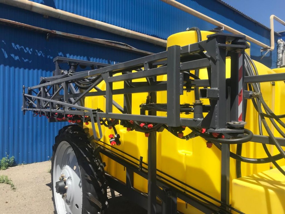 Опрыскиватель полуприцепной штанговый 24 м. с бочкой 3000 л. Сальсксельмаш ОПШ-24К-3000