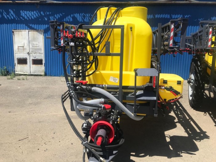 Опрыскиватель полуприцепной штанговый 24 м. с бочкой 3000 л. Сальсксельмаш ОПШ-24К-3000