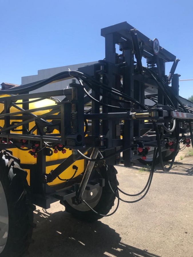 Опрыскиватель полуприцепной штанговый 24 м. с бочкой 3000 л. Сальсксельмаш ОПШ-24К-3000